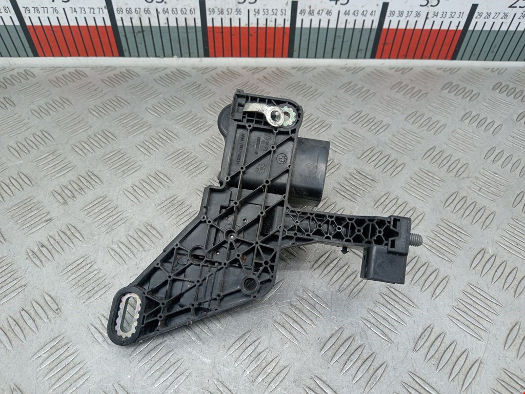 Датчик уровня в бачок омывателя BMW 3er F30/F31/F80 2011-2019