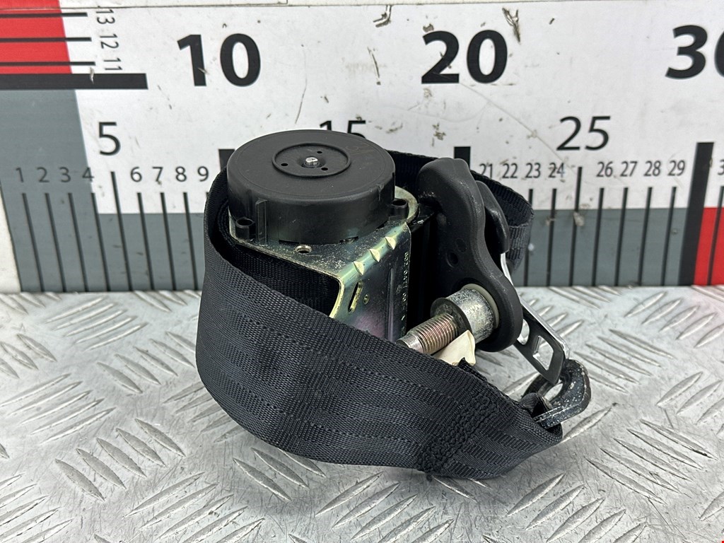 Ремень безопасности задний правый Nissan Juke (2010-2019)