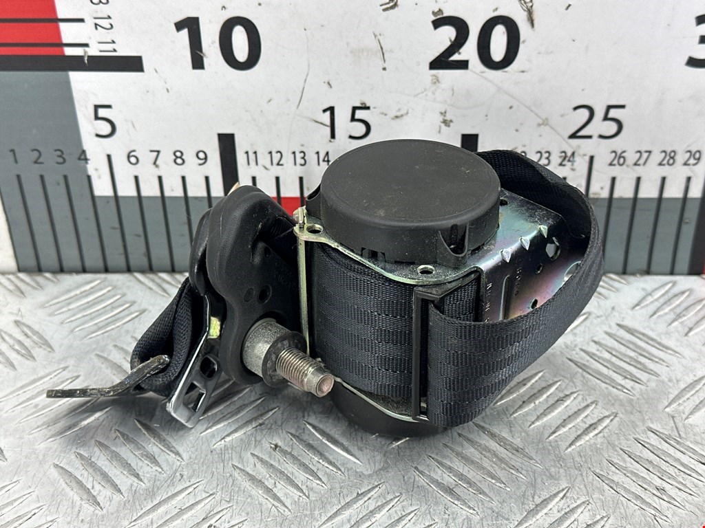 Ремень безопасности задний левый Nissan Juke (2010-2019)