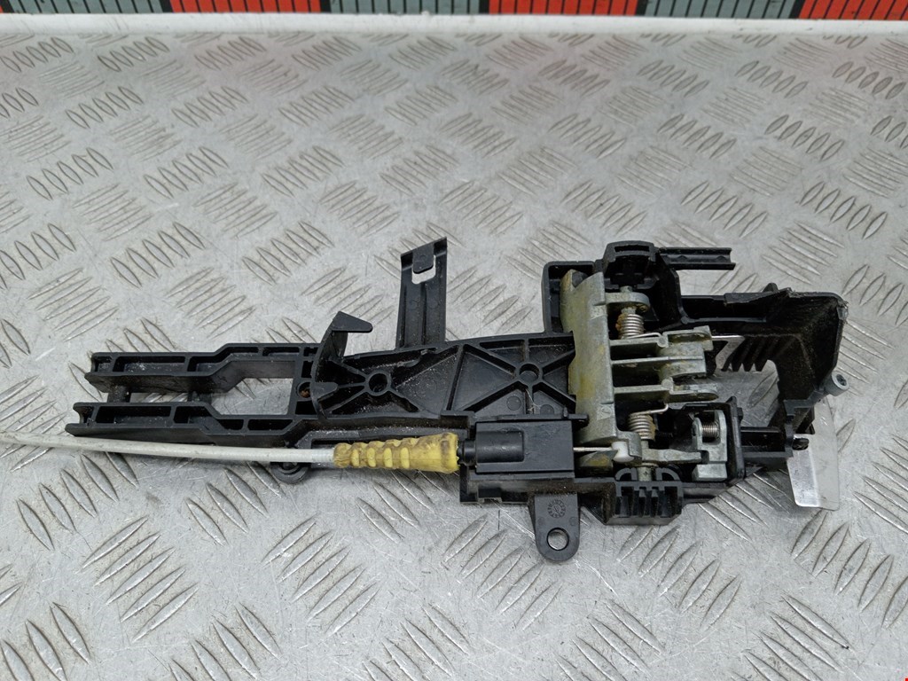 Кронштейн ручки BMW 1er E81\E87 2004-2011