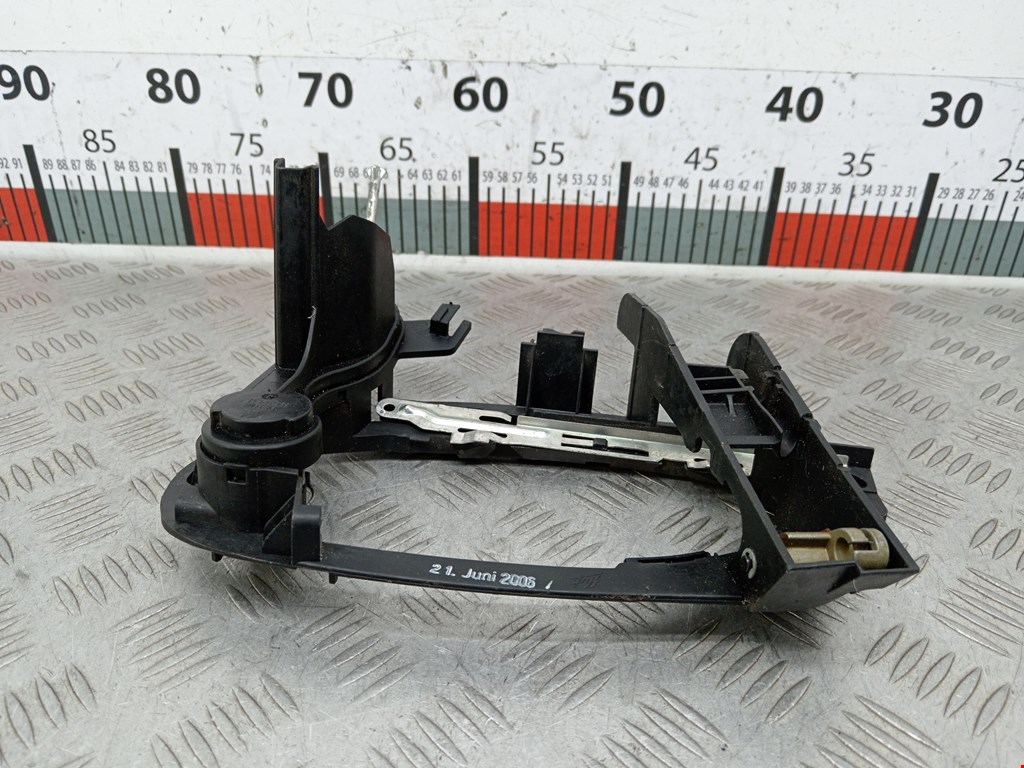 Кронштейн ручки BMW 7er 7 серия E65/E66 2001-2008