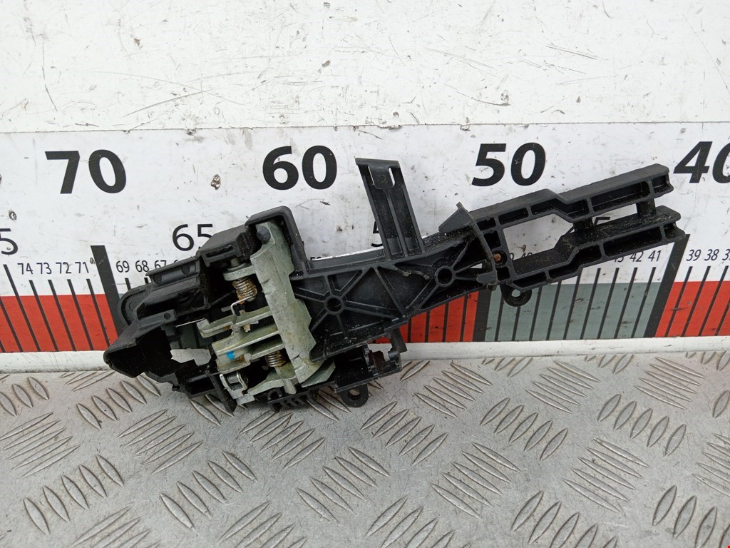 Кронштейн ручки BMW 1er E81\E87 2004-2011