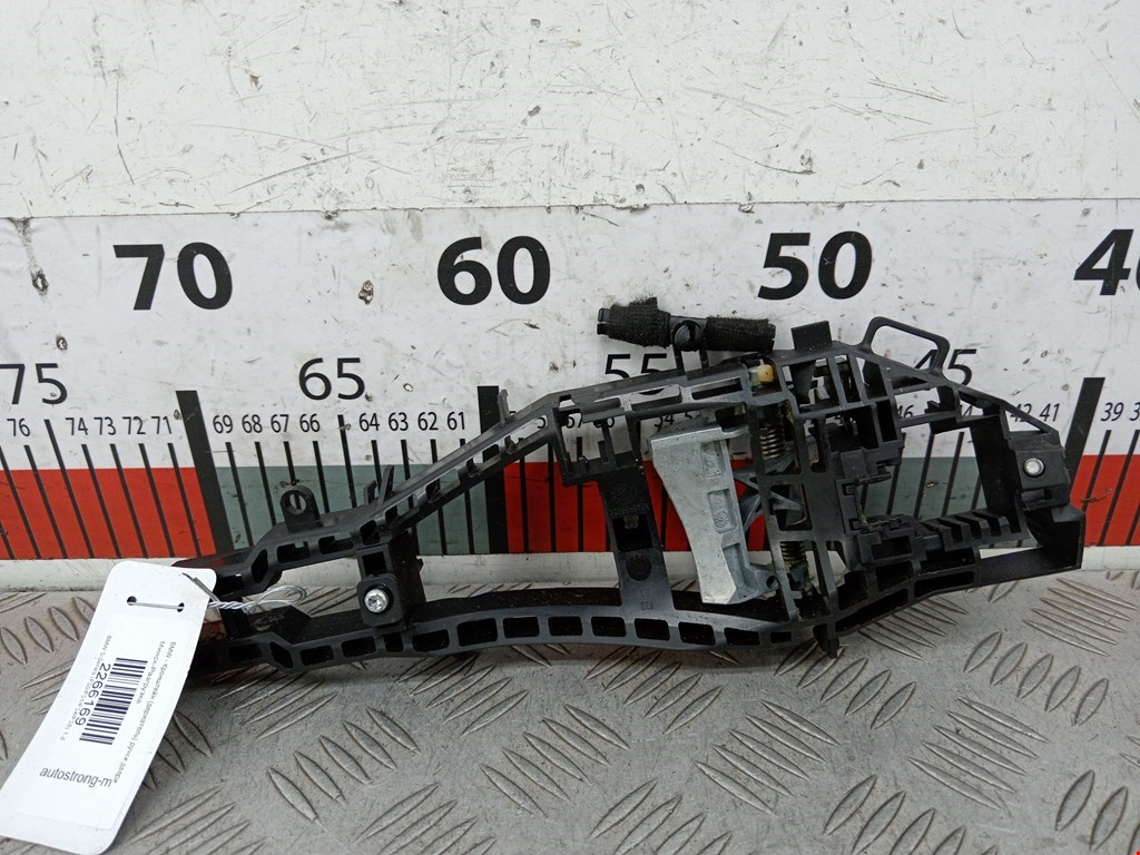 Кронштейн ручки BMW 3er F30/F31/F80 2011-2019