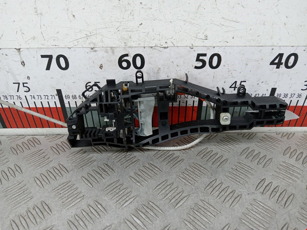 Кронштейн ручки BMW 3er F30/F31/F80 2011-2019