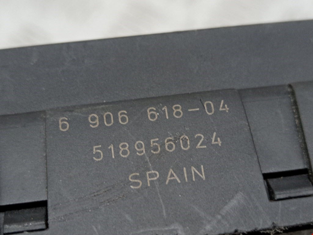 Датчик уровня в бачок омывателя BMW 5er 5 серия E60/E61 2003-2010