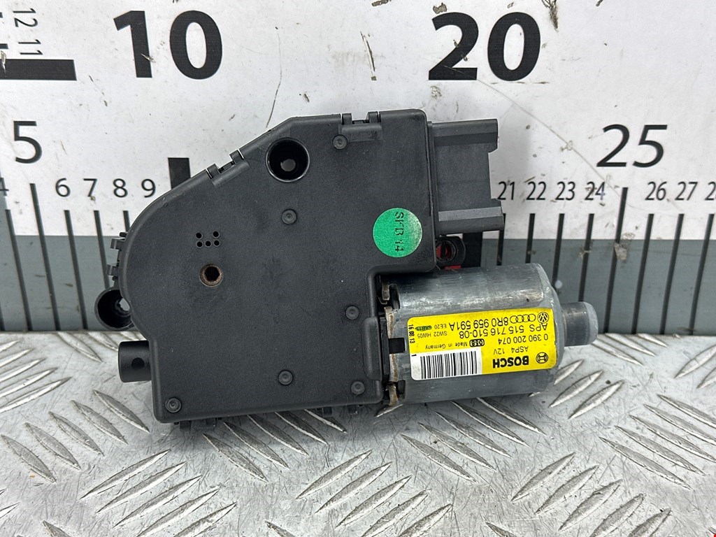 Моторчик люка Volkswagen Tiguan 1 (2007-2016)