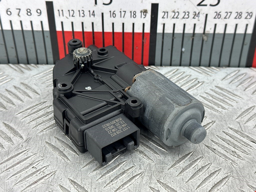 Моторчик люка (мотор двигатель электролюка) VOLKSWAGEN Tiguan 2007-2018