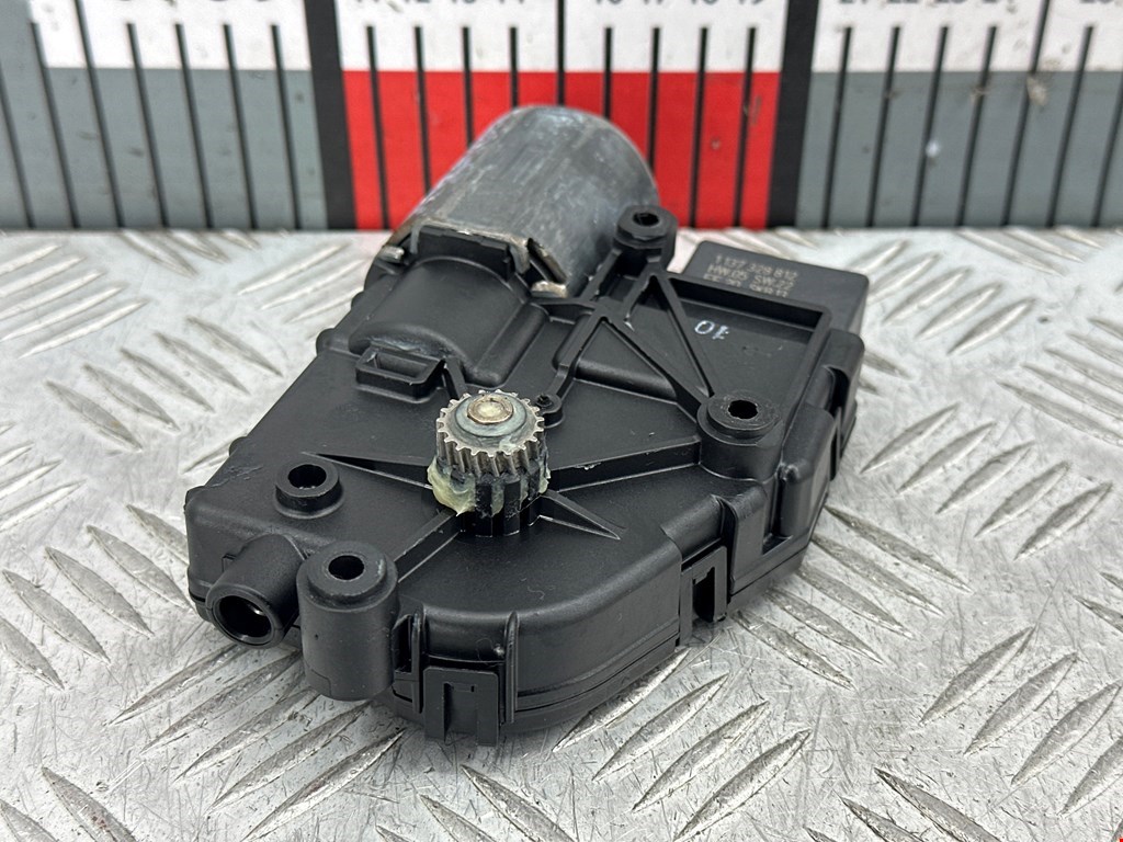 Моторчик люка (мотор двигатель электролюка) VOLKSWAGEN Tiguan 2007-2018