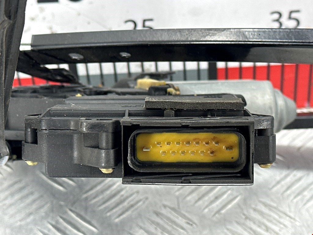 Стеклоподъемник задний левый SEAT Alhambra 1996-2010