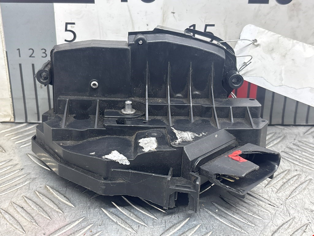 Замок двери передней левой FORD Fiesta 2008-2012