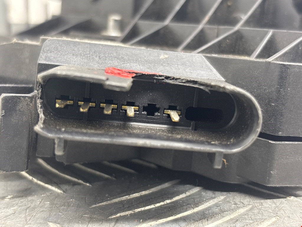 Замок двери передней левой FORD Fiesta 2008-2012