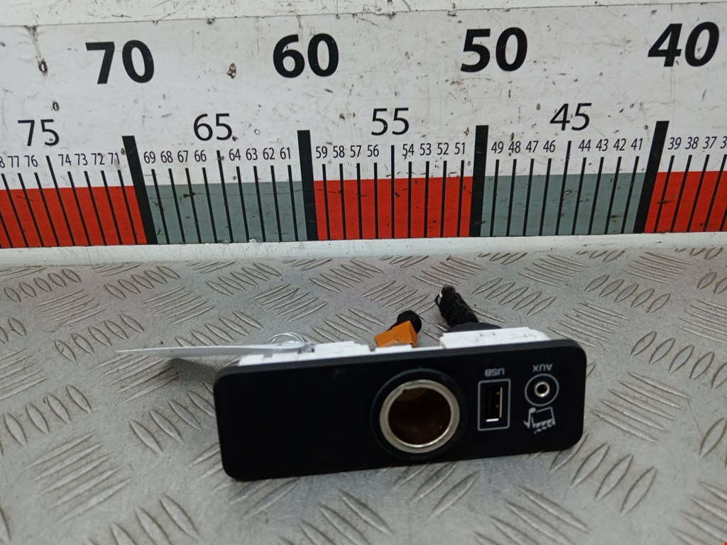 Разъем AUX/USB JAGUAR XF X250 2007-2015