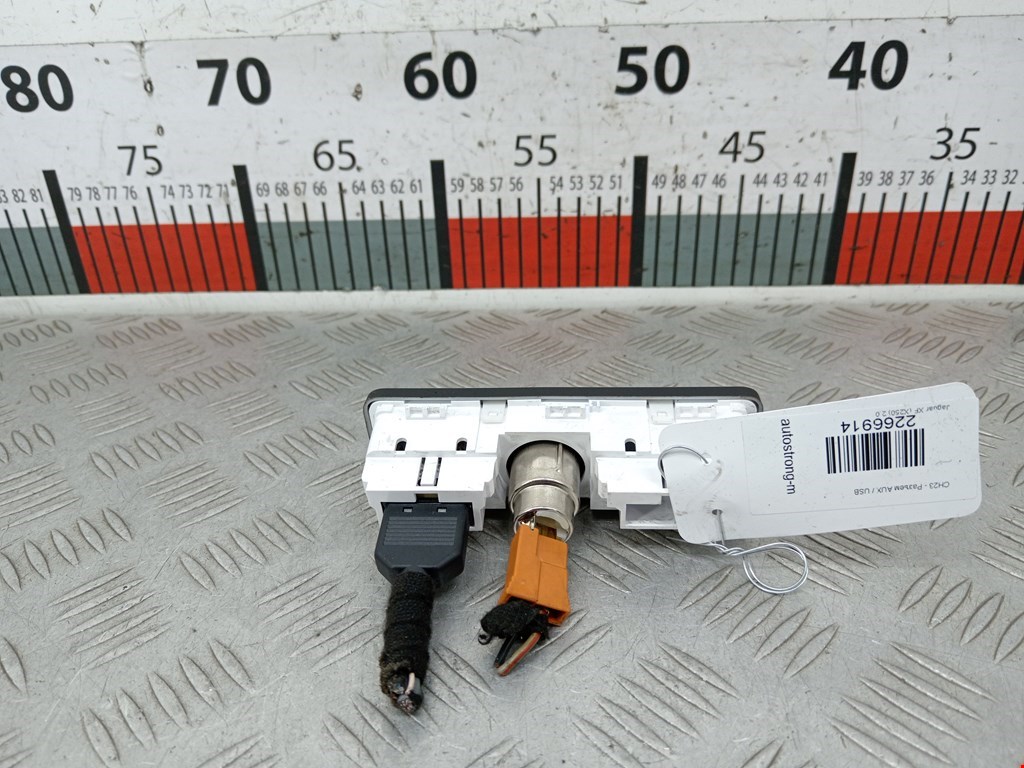 Разъем AUX/USB JAGUAR XF X250 2007-2015