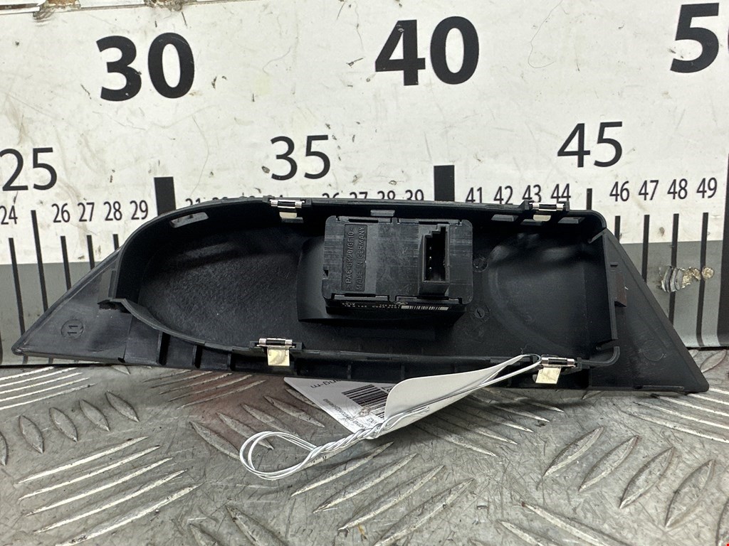 Кнопка стеклоподъемника BMW X1 E84 2009-2015