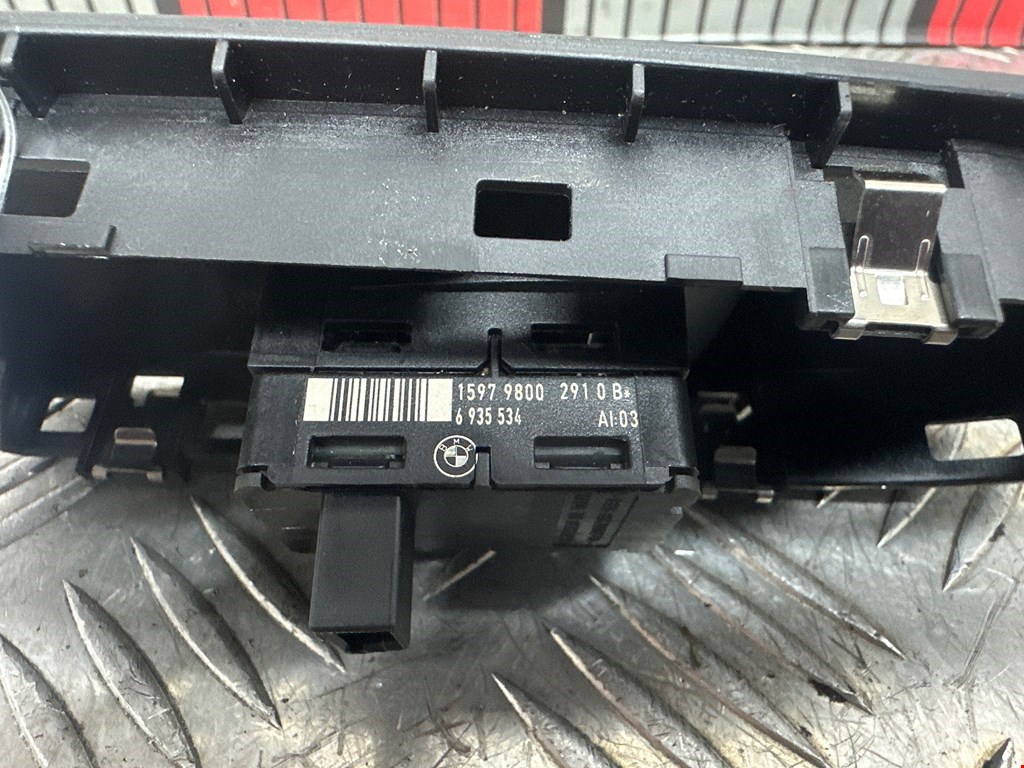 Кнопка стеклоподъемника BMW X1 E84 2009-2015