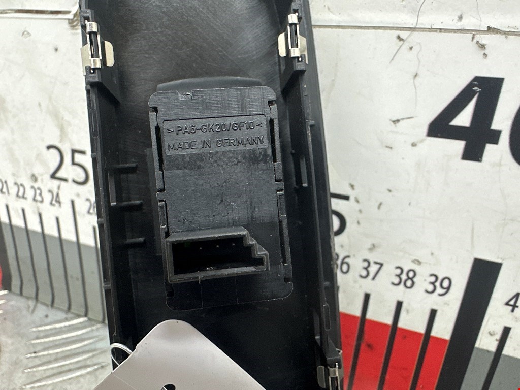 Кнопка стеклоподъемника BMW X1 E84 2009-2015