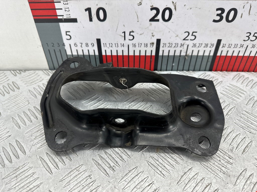 Кронштейн (крепление) подвески Volkswagen Tiguan 1 (2007-2016)