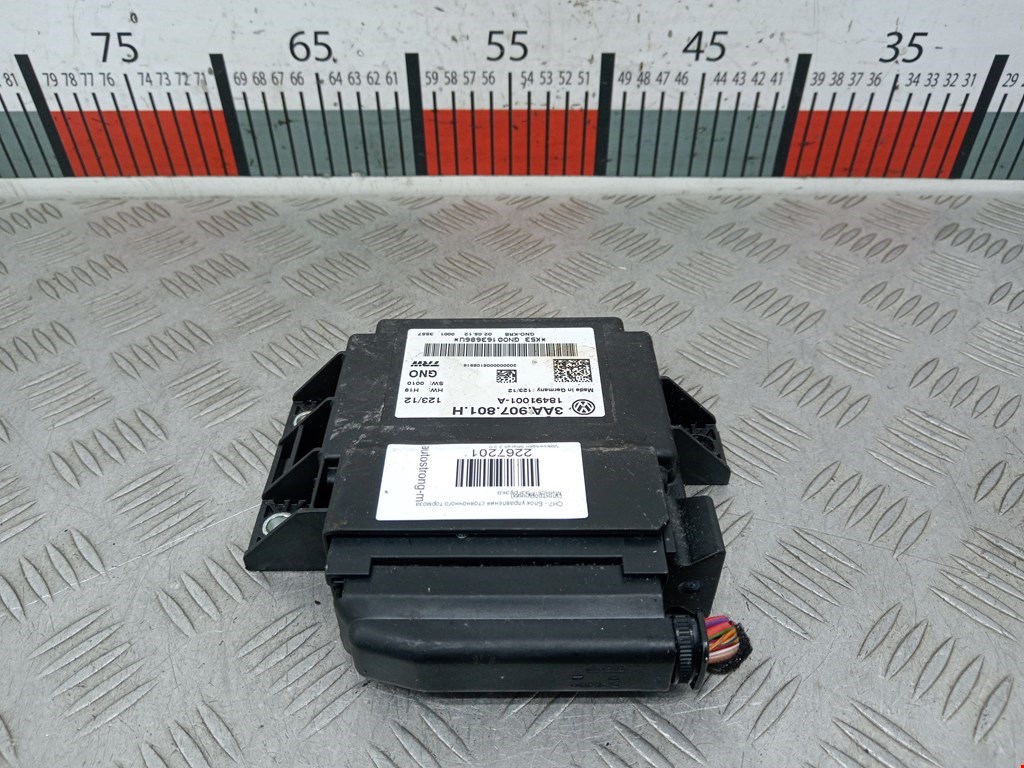 Блок управления стояночного тормоза (электроручник) Volkswagen Sharan 2 (2010-2021)