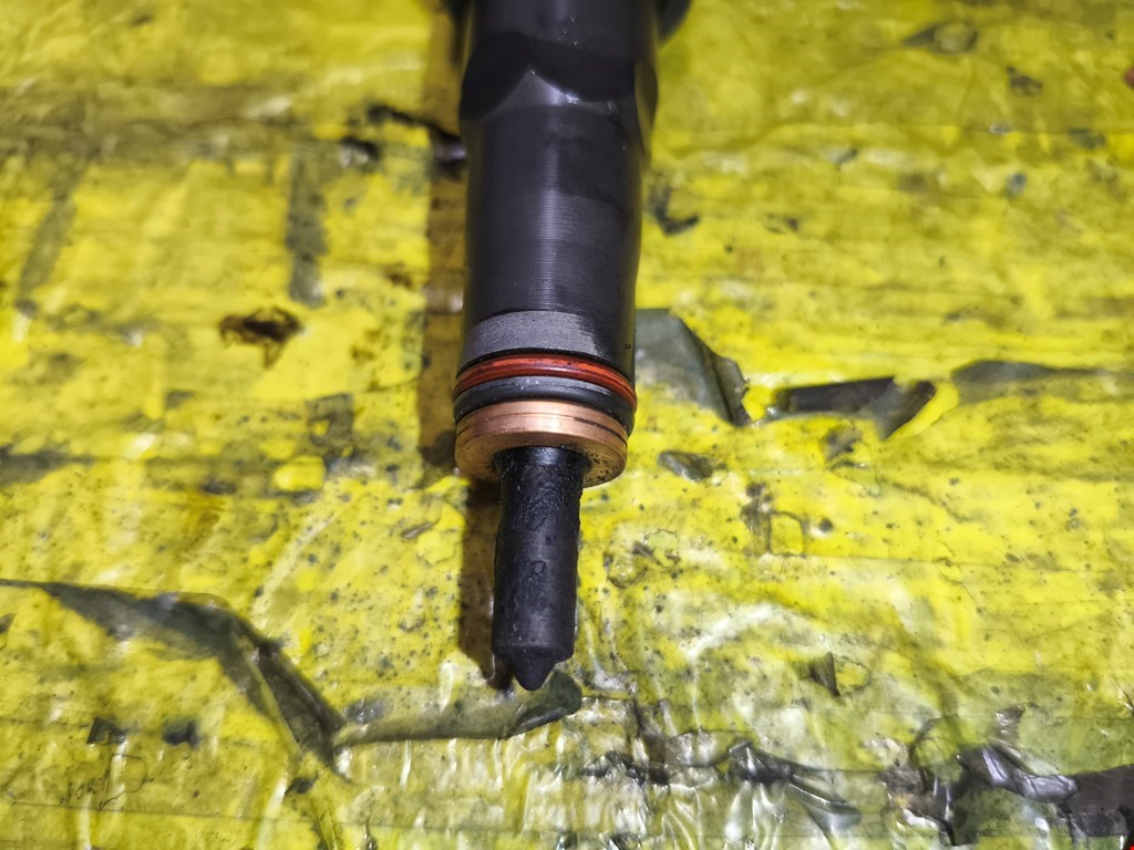 Форсунка дизельная электрическая VOLKSWAGEN Caddy III 2004-2015