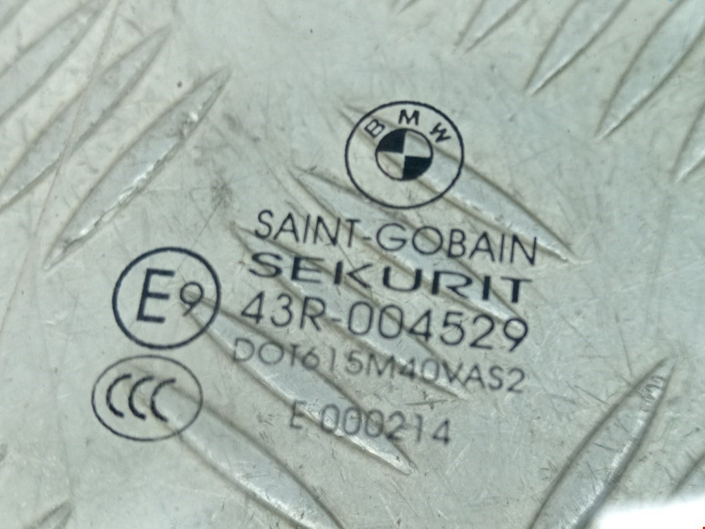 Стекло двери заднее левое BMW X5 E53 1999-2006