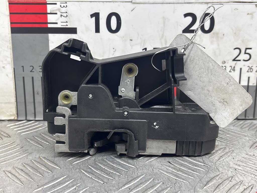 Замок двери передней правой OPEL Vivaro A 2001-2014