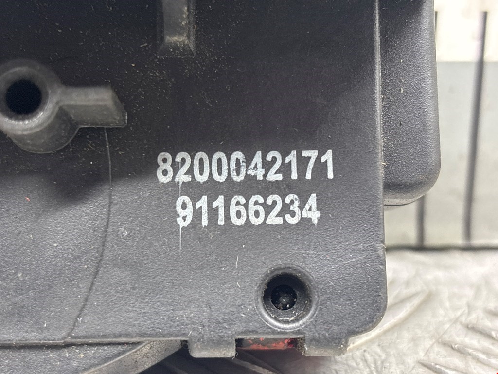 Замок двери передней правой OPEL Vivaro A 2001-2014