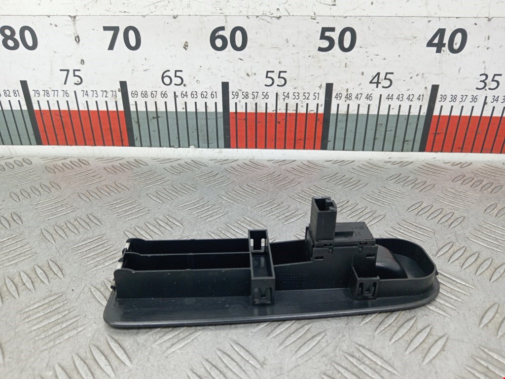 Кнопка стеклоподъемника VOLKSWAGEN Sharan 2010-н.в.