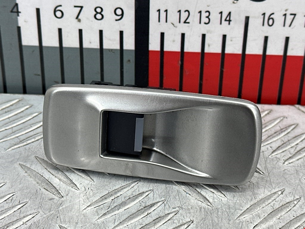 Кнопка стеклоподъемника JAGUAR XF X250 2007-2015