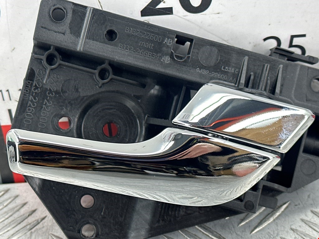 Ручка дверная задняя внутренняя правая JAGUAR XF X250 2007-2015