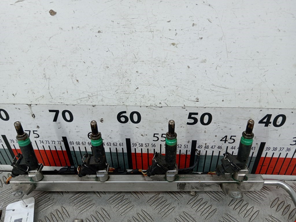 Рампа топливная (рейка) BMW 7er 7 серия E65/E66 2001-2008