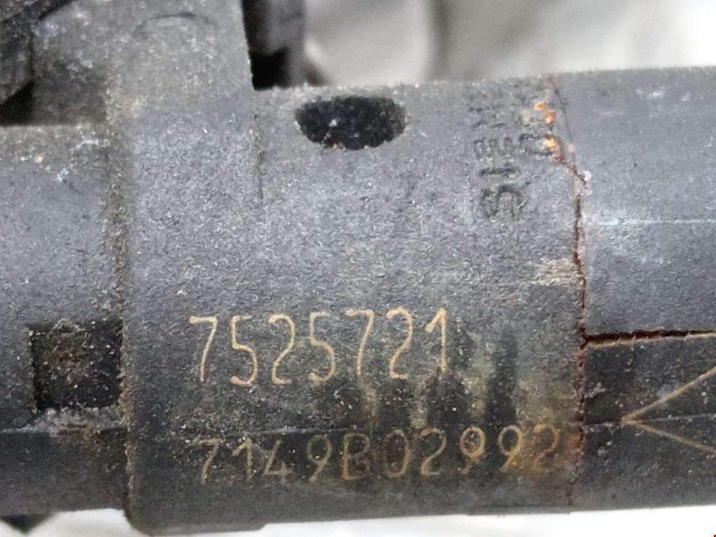 Рампа топливная (рейка) BMW 7er 7 серия E65/E66 2001-2008