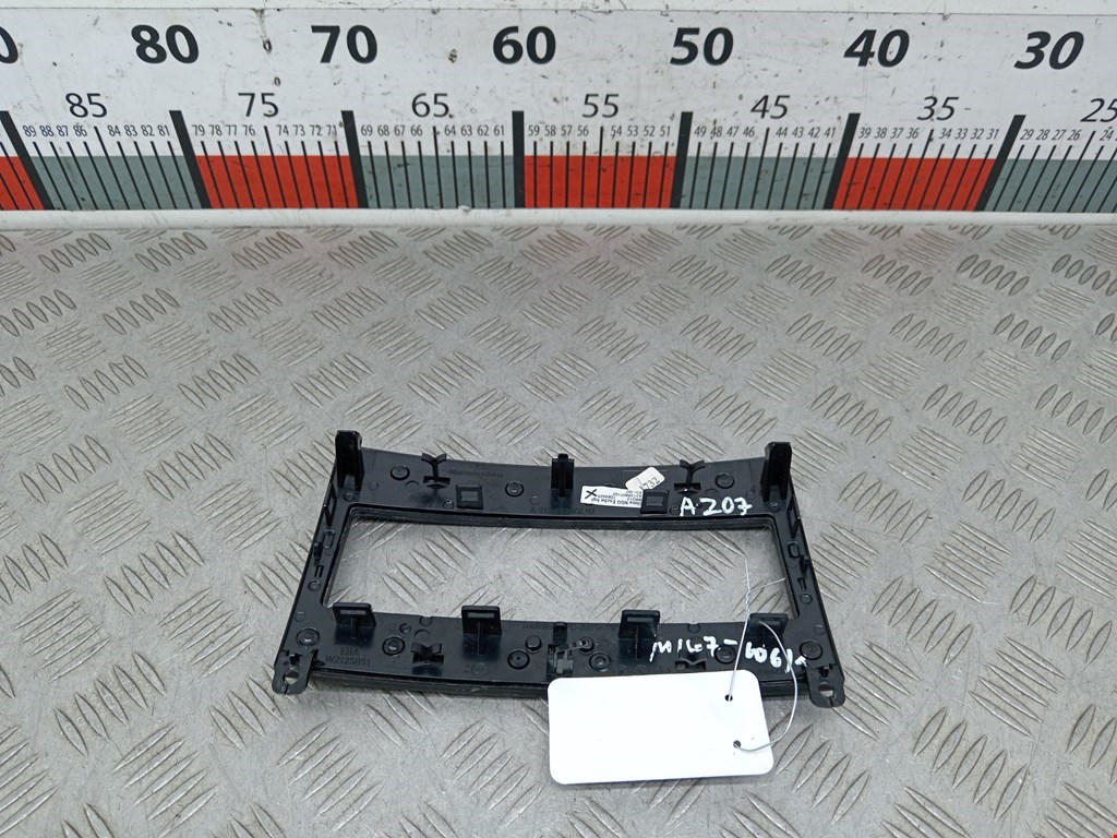 Рамка магнитолы MERCEDES-BENZ E-Class W212, S212, C207 2009-2016