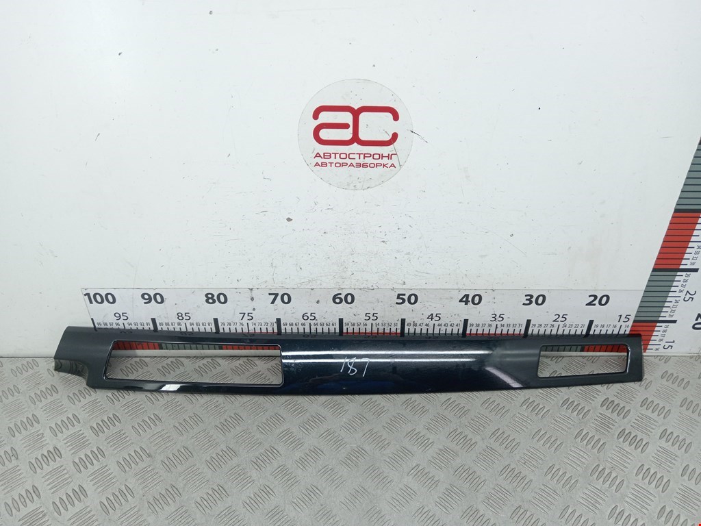 Накладка декоративная на торпедо BMW 5-Series (E60/E61) (2003-2010)