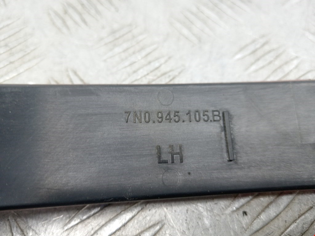 Отражатель в бампер задний левый VOLKSWAGEN Sharan 2010-н.в.