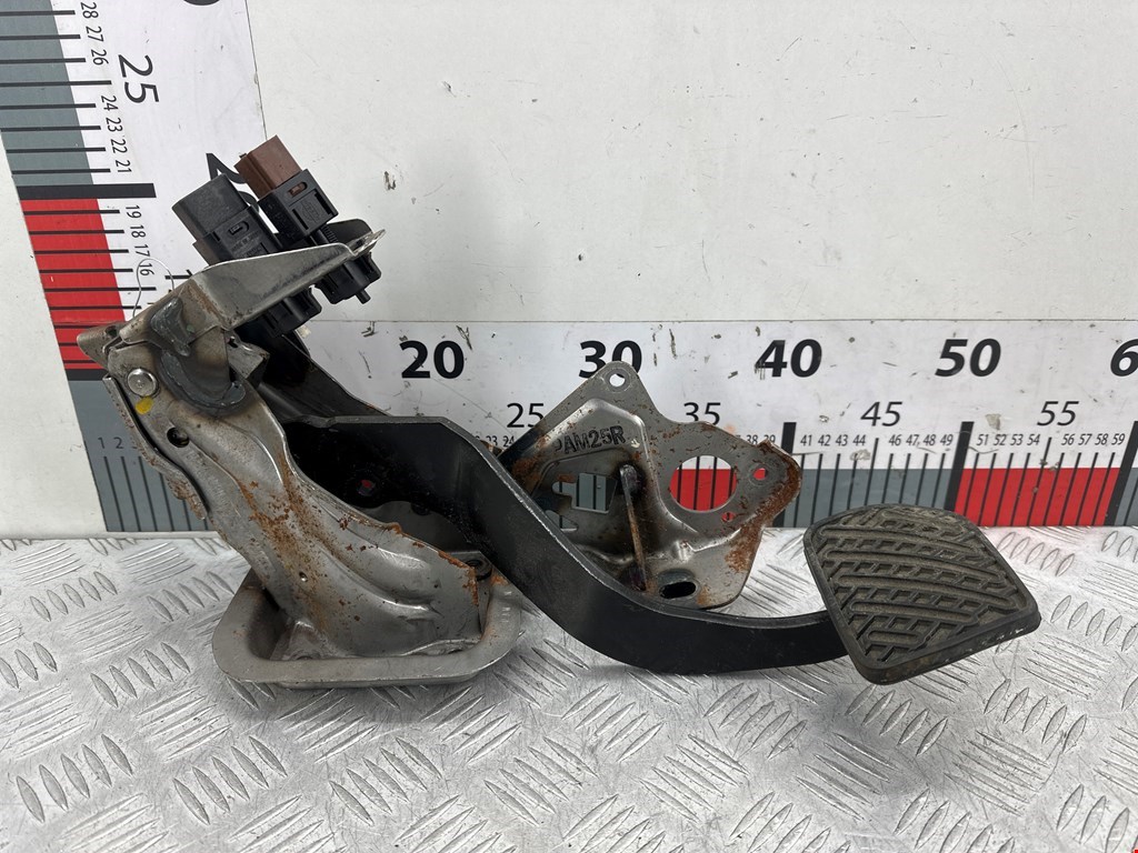 Педаль тормоза NISSAN Juke 2010-2019