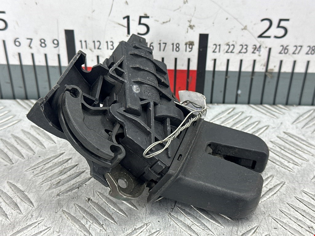 Замок багажника (крышки двери) AUDI A8 D3 2003-2010