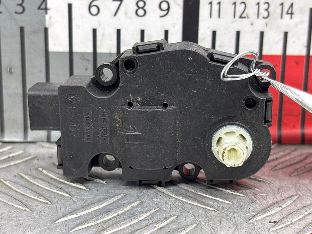 Моторчик заслонки печки BMW X5 E70 2007-2013