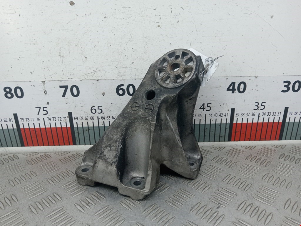 Кронштейн (крепление лапа) двигателя Audi Q7 4L (2005-2015)