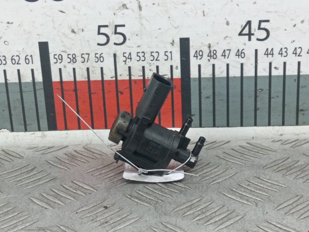 Клапан воздушного фильтра Audi Q7 4L (2005-2015)