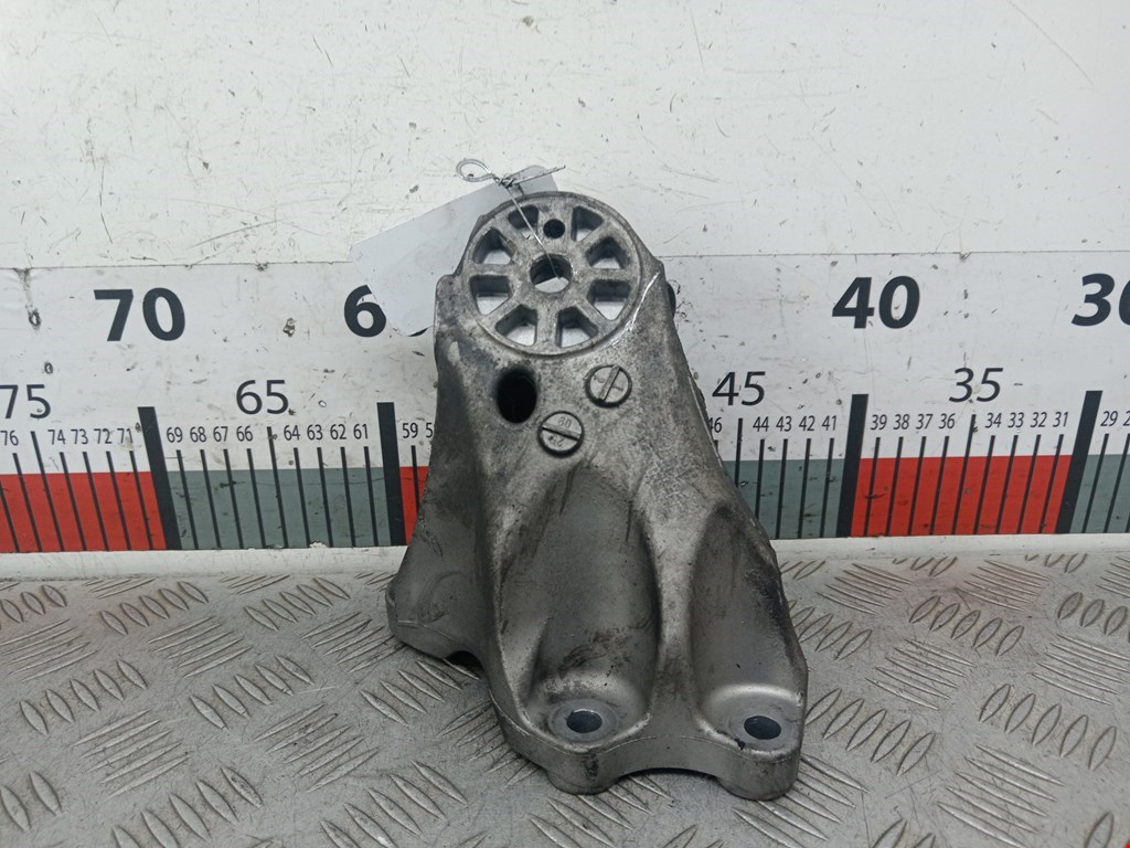 Кронштейн (крепление лапа) двигателя Audi Q7 4L (2005-2015)