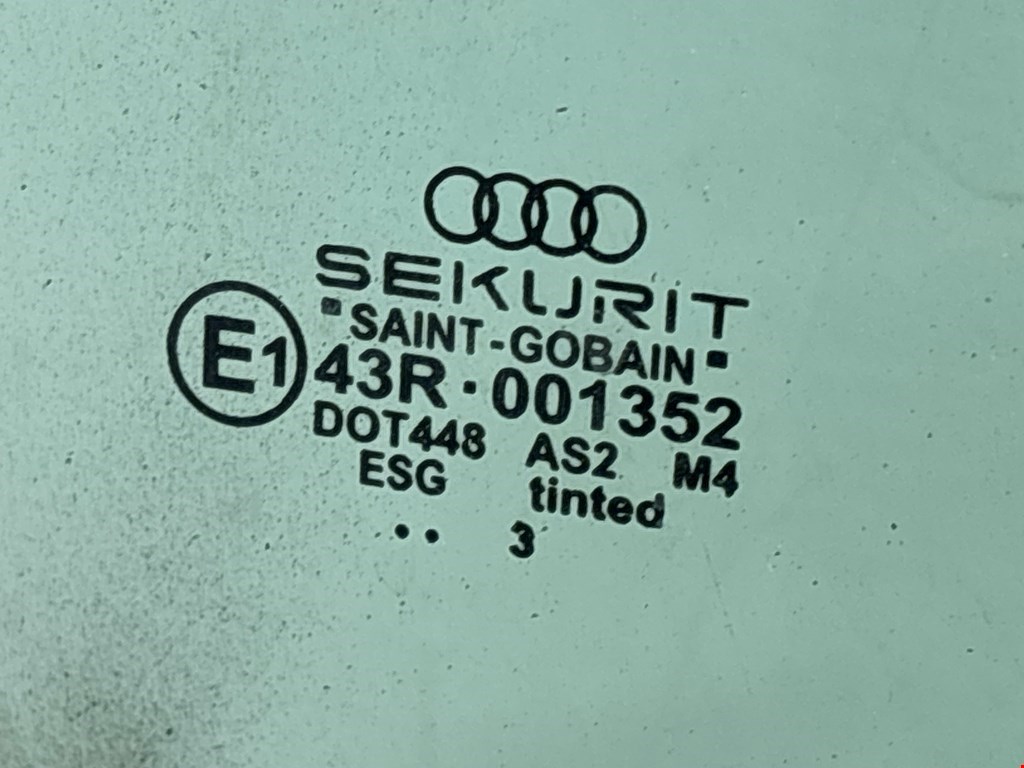 Стекло двери переднее правое AUDI TT 8N 1998-2006