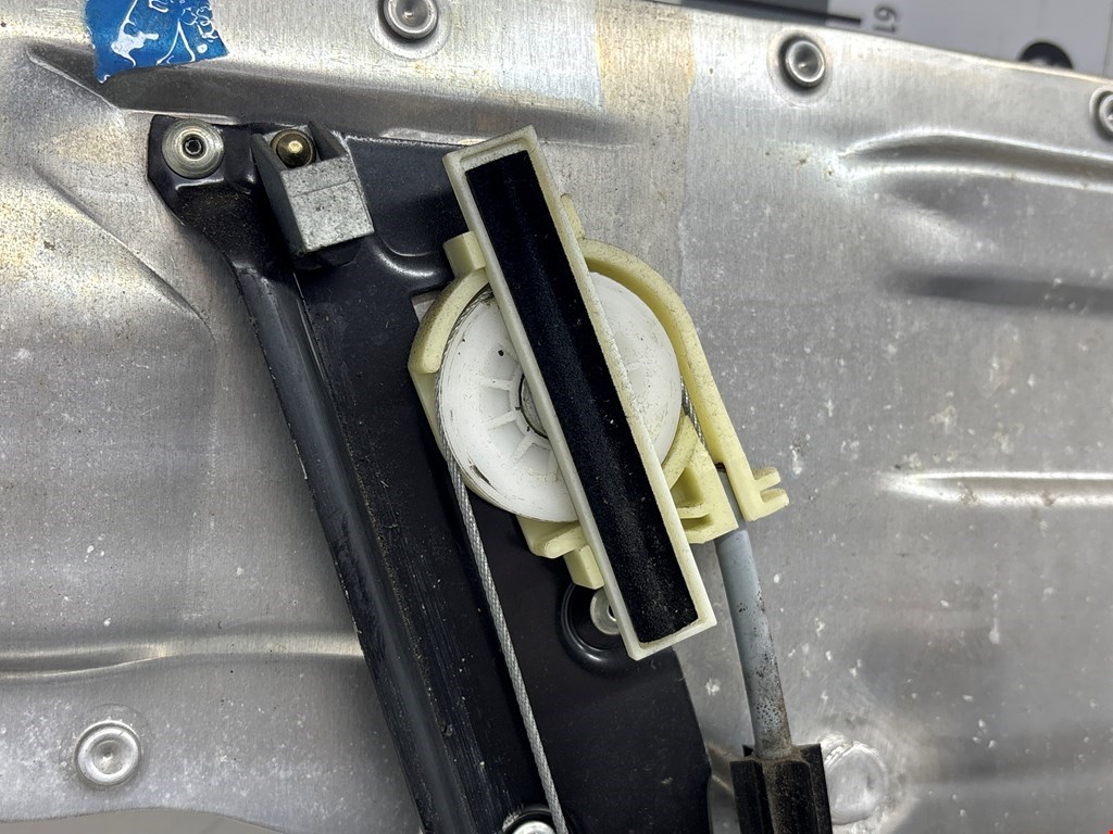 Стеклоподъемник передний правый AUDI TT 8N 1998-2006