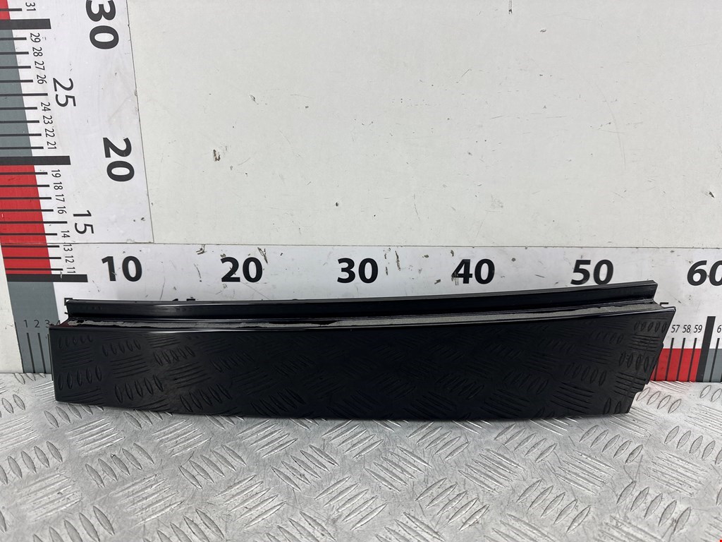 Накладка (молдинг) двери задней правой Volkswagen Tiguan 1 (2007-2016)