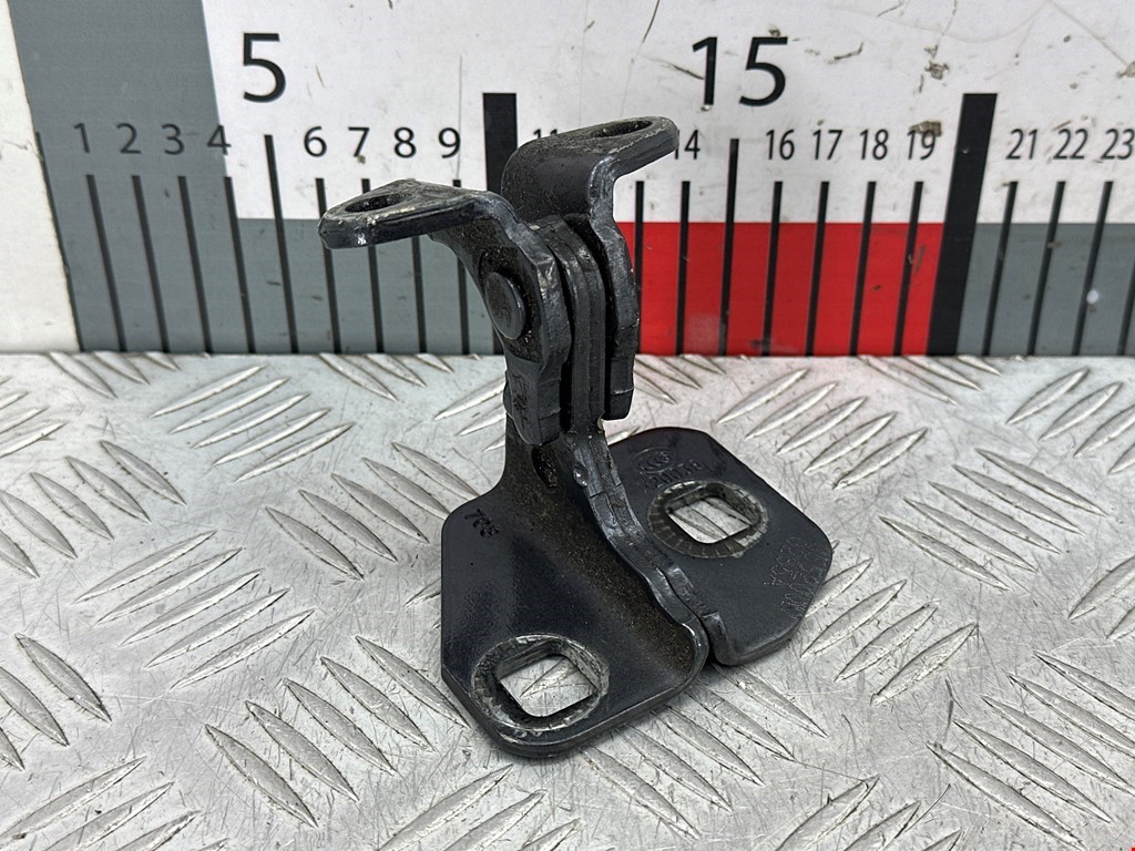 Петля двери передней правой Tesla Model S (2012-2023)