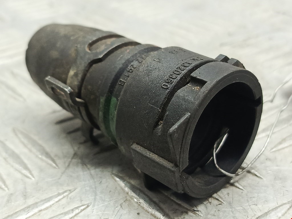 Фланец (штуцер системы охлаждения тройник) Skoda Octavia 1Z (2004-2013)