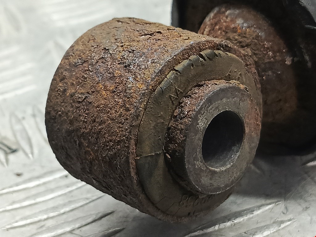 Амортизатор задний левый NISSAN Pathfinder R51M 2004-2014