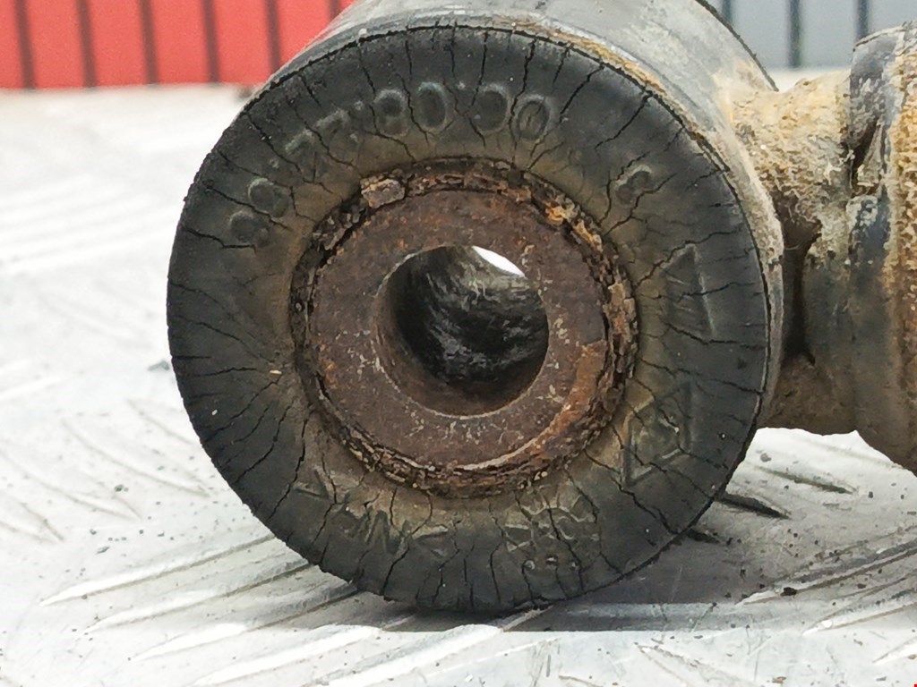 Амортизатор задний левый RENAULT Sandero 2009-2014