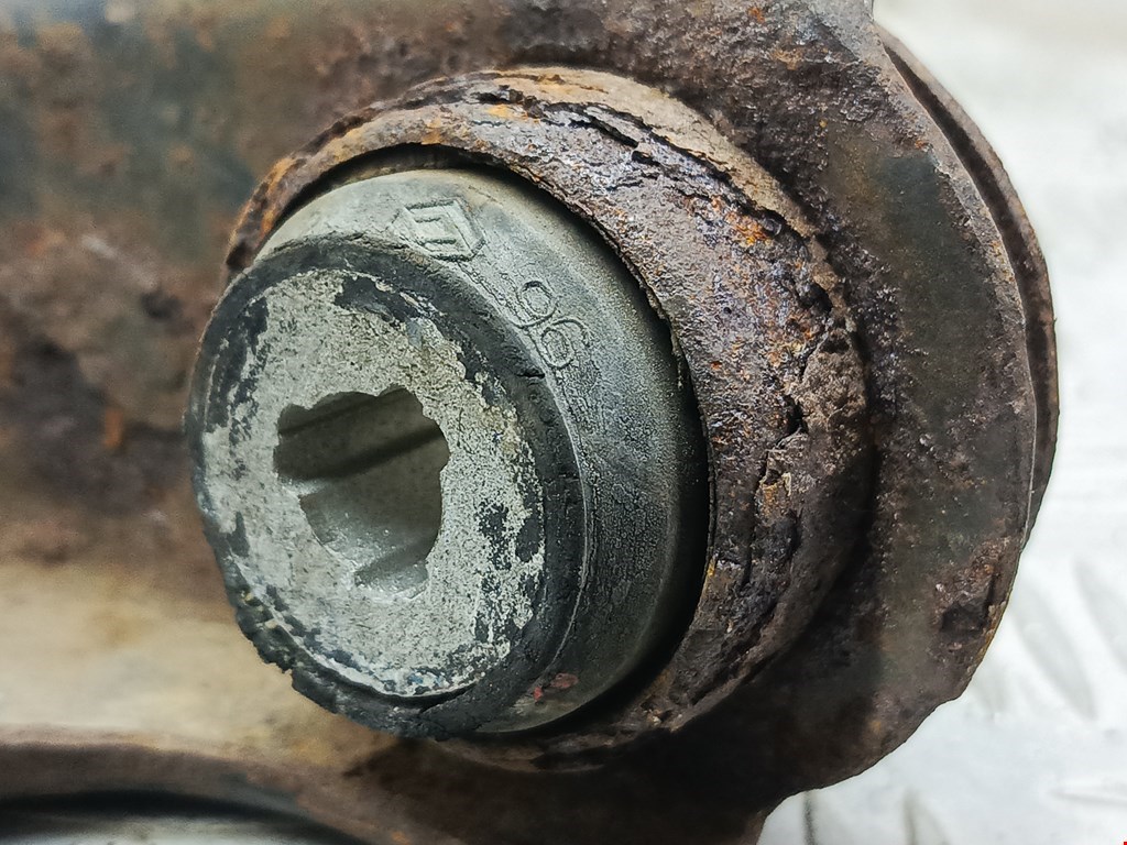 Рычаг передний левый RENAULT Clio 1998-2008