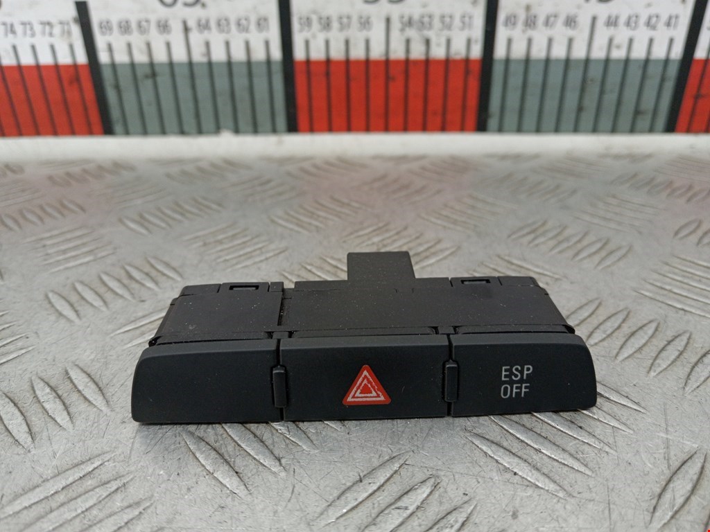 Кнопка аварийной сигнализации Audi Q7 4L (2005-2015)