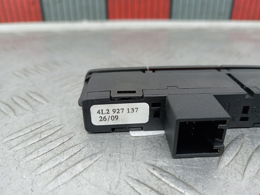 Кнопка аварийной сигнализации (аварийки) AUDI Q7 I 2006-2015